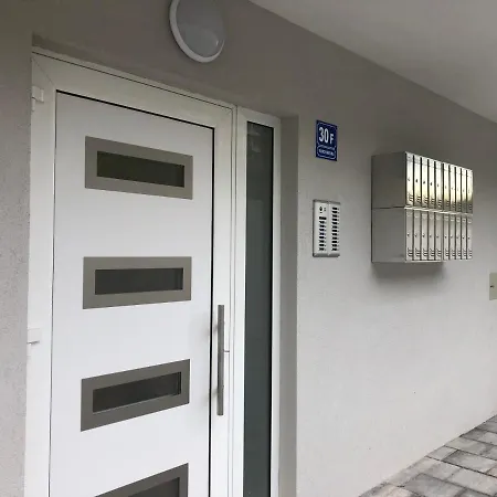 Flora Apartment Makarska