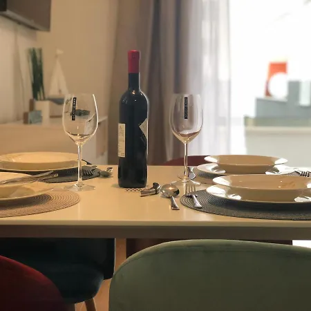 Flora Apartment *